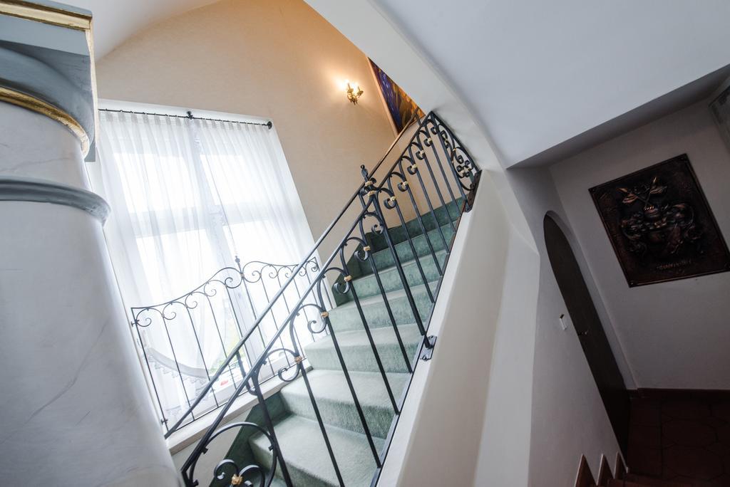 Hotel Am Schloss Illertissen Buitenkant foto