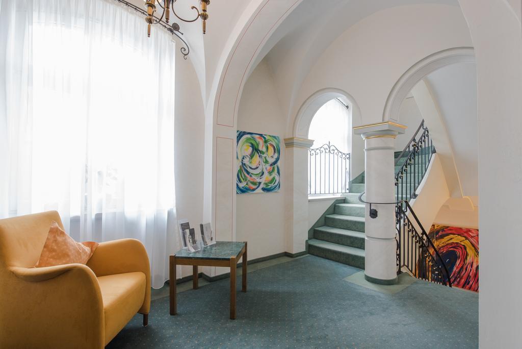 Hotel Am Schloss Illertissen Buitenkant foto