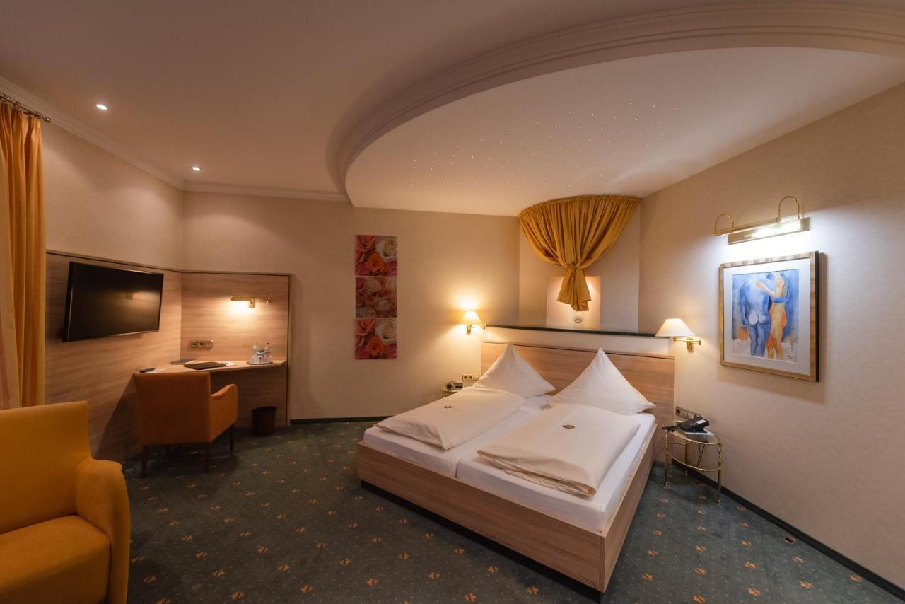Hotel Am Schloss Illertissen Buitenkant foto